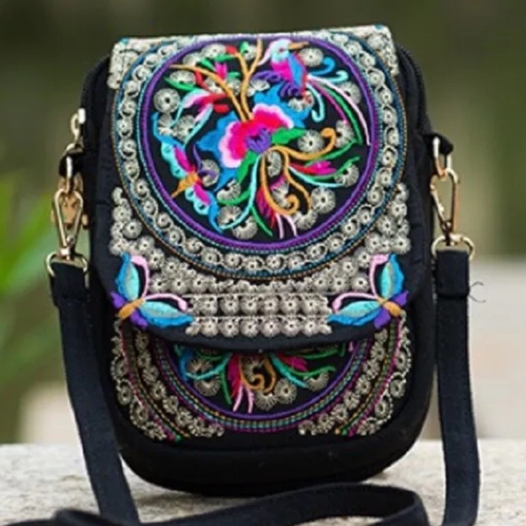 ETAILL Handbags - 🆕🌹BEAUTIFUL COLORS/DESIGN FLORAL EMBROIDERED BAG